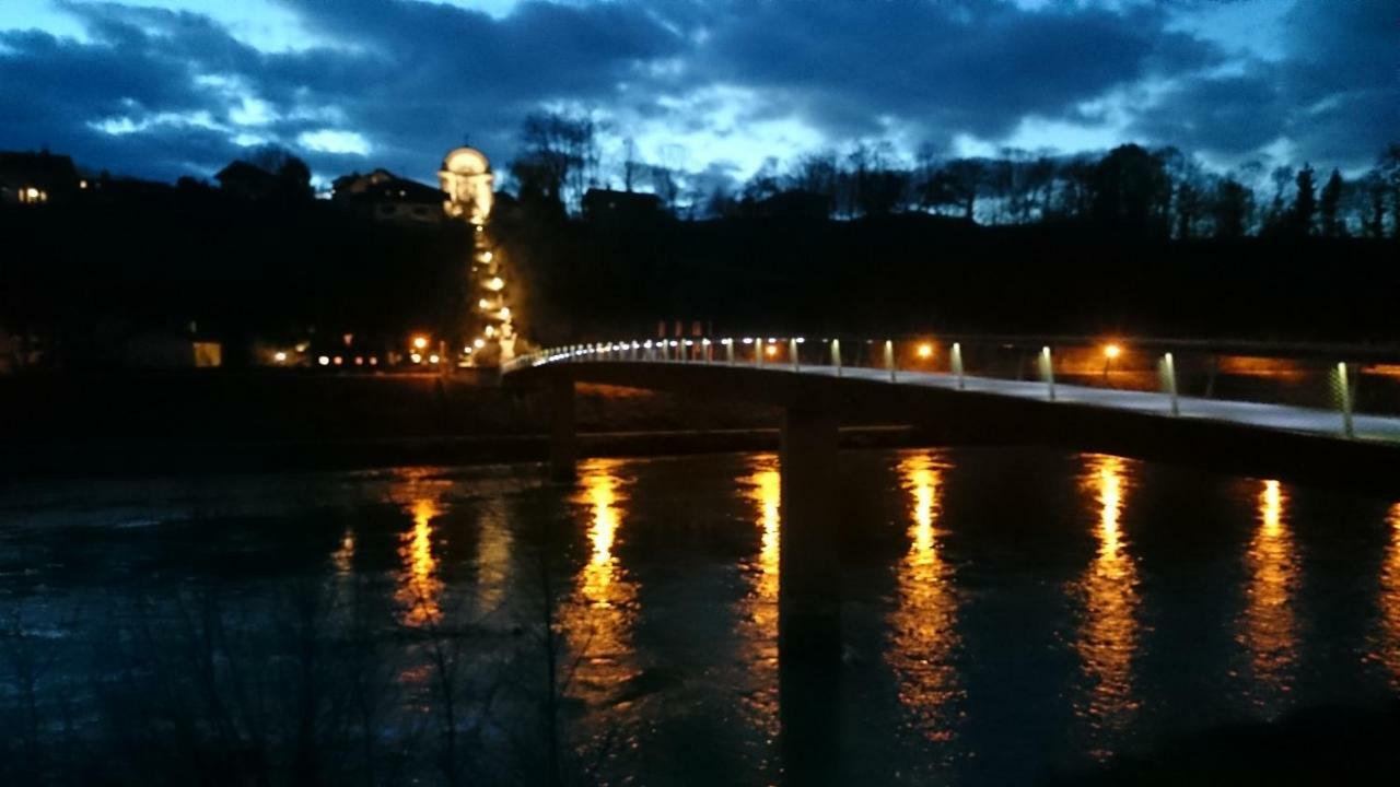 Ferienwohnung An Der Idyllischen Salzachschleife Naehe Salzburg Laufen Exterior foto